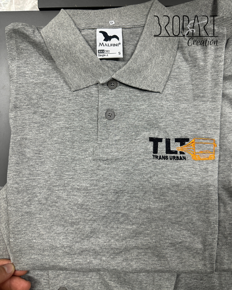 Uniforme corporate cu logo discret