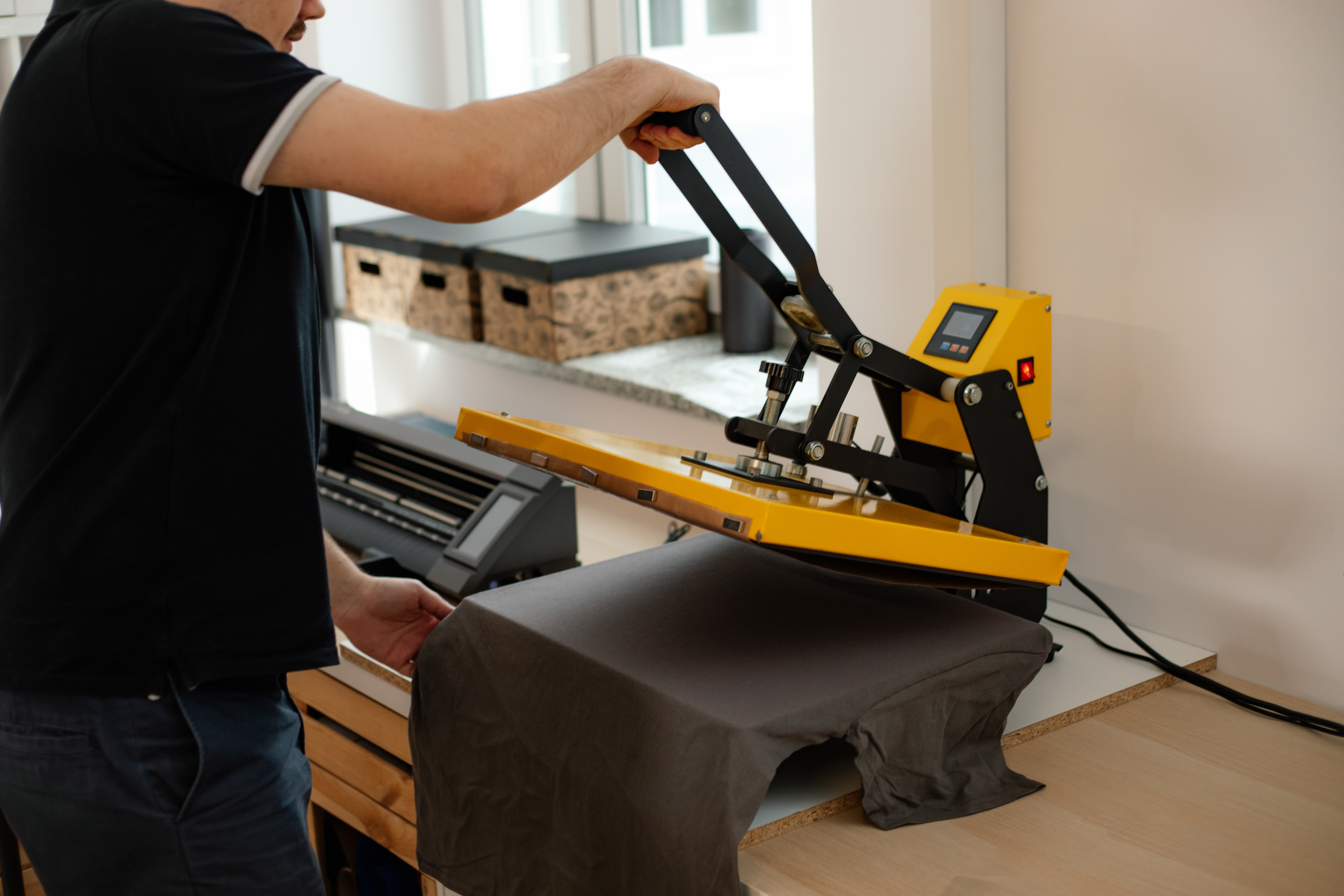 Servicii adiacente si finisaje pentru textile